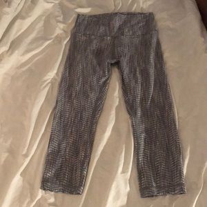 Grey Lululemon Wunder under cropped leggings